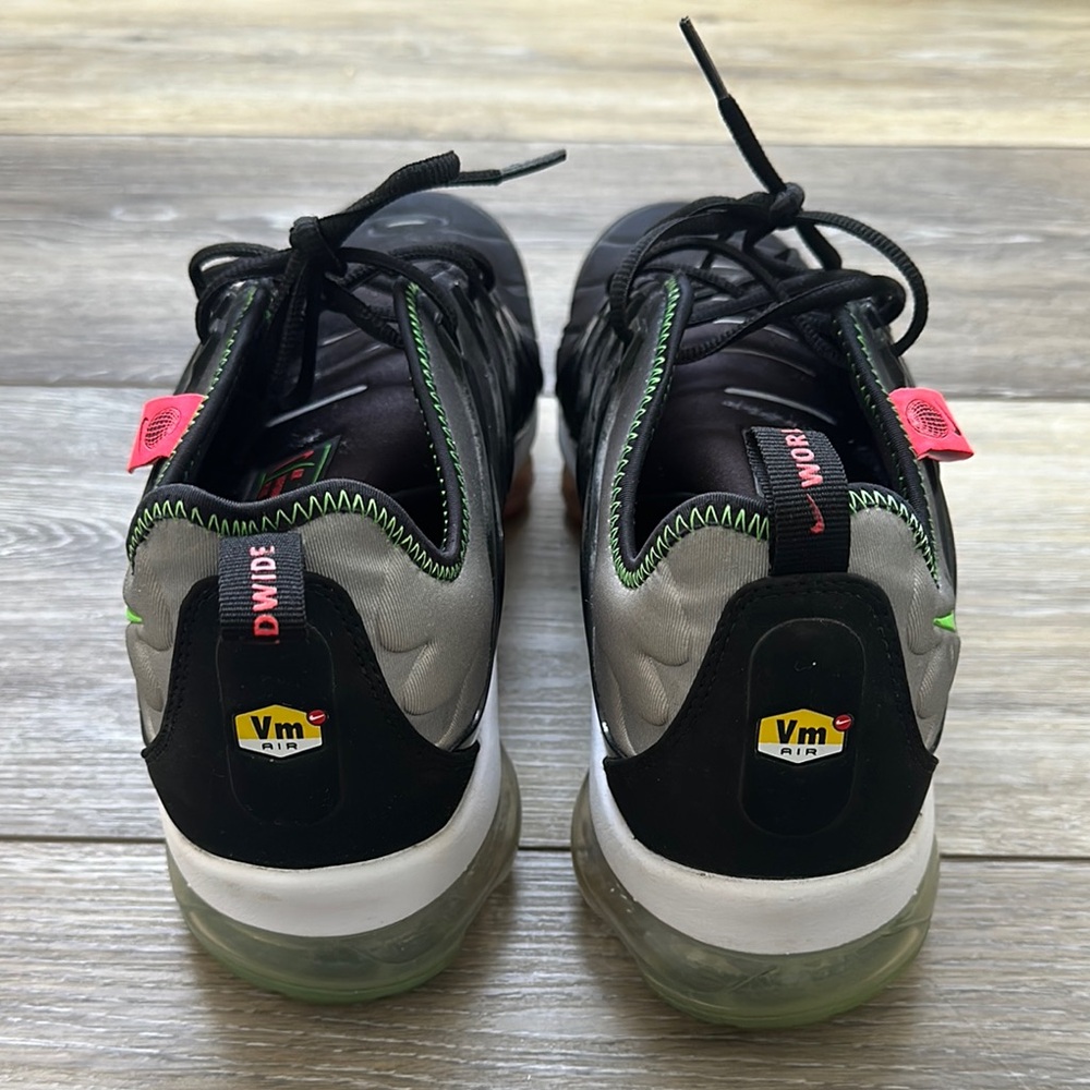 Nike Black and Neon Air VaporMax Plus Shoes - Picture 5 of 11